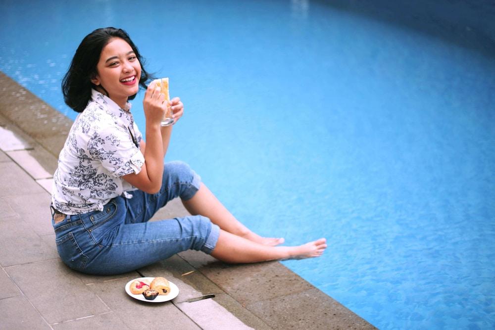 Horison Ciledug Jakarta Buitenkant foto