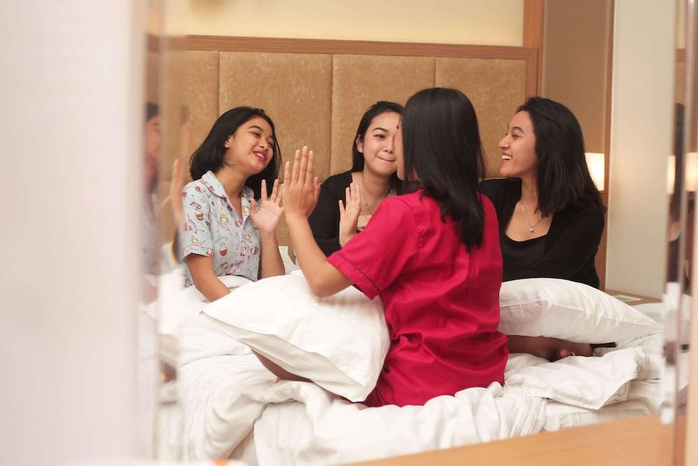 Horison Ciledug Jakarta Buitenkant foto