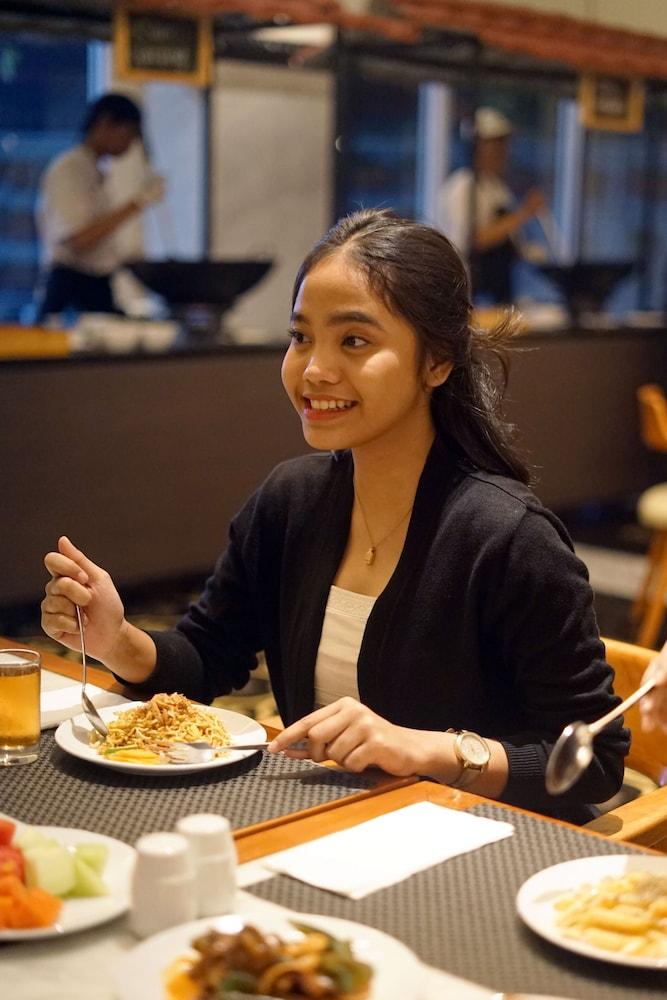 Horison Ciledug Jakarta Buitenkant foto