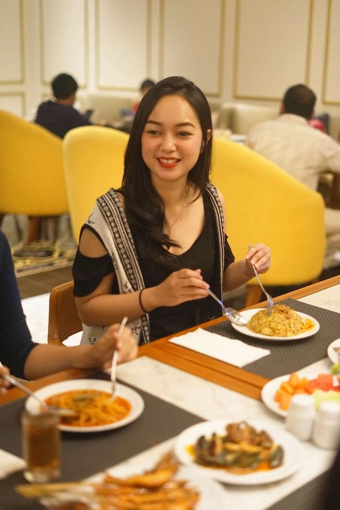 Horison Ciledug Jakarta Buitenkant foto